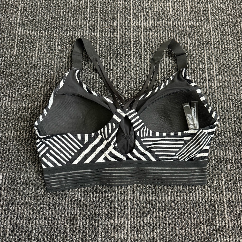 Victoria Secret Sport Lightweight Black and White Geometric Sports Bra Size 36C - Picture 2 of 3